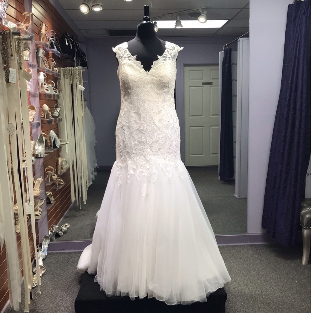 Lia Mia - Style MB9191 - Size 18 - Ivory